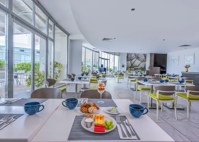 Krystal Urban Cancun & Beach Club