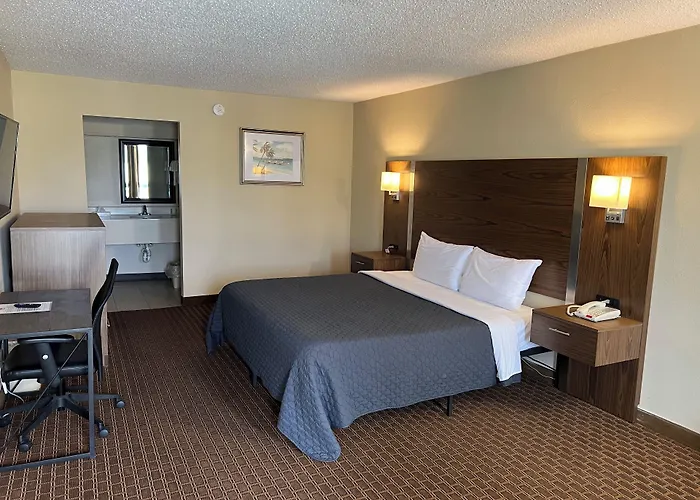 Red Carpet Inn And Suites
