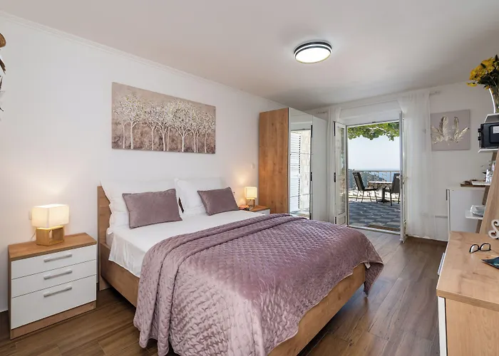 Apartments And Room Lora