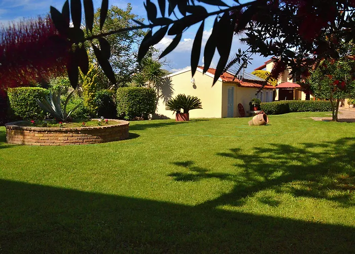 Oula Maisonettes Suites