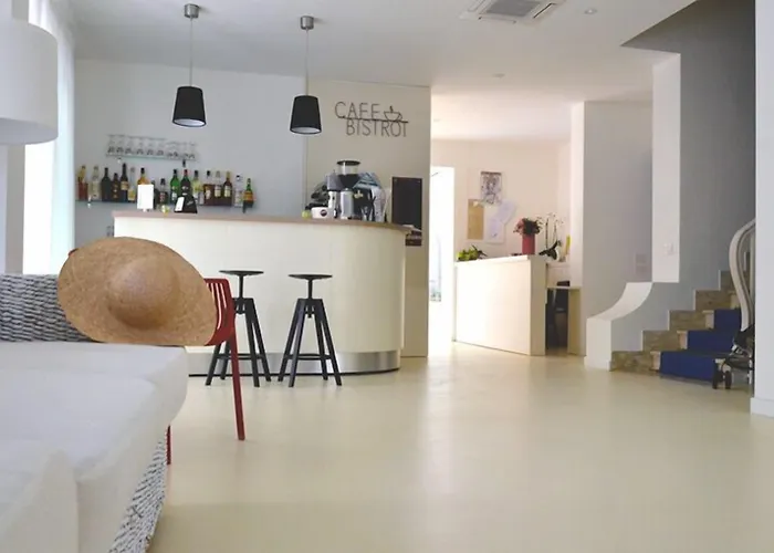 Petit Hotel