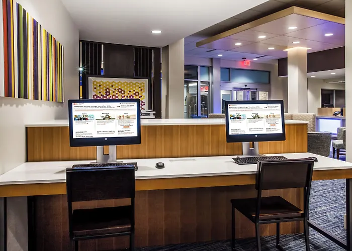 Holiday Inn Express Queensbury-Lake George Area By Ihg