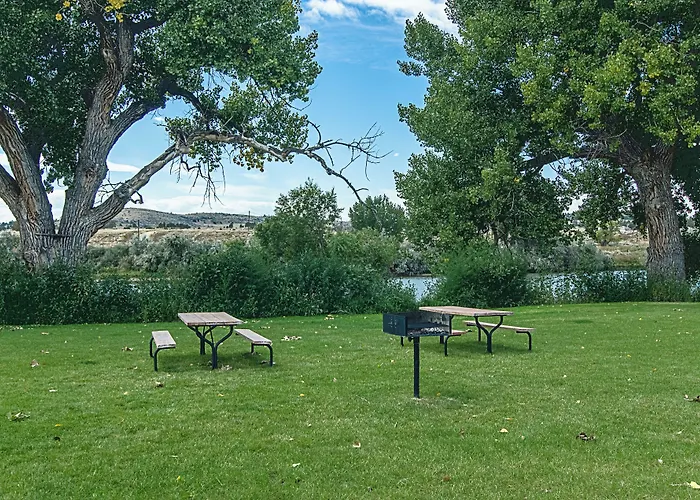 Cobblestone Inn & Suites - Guernsey