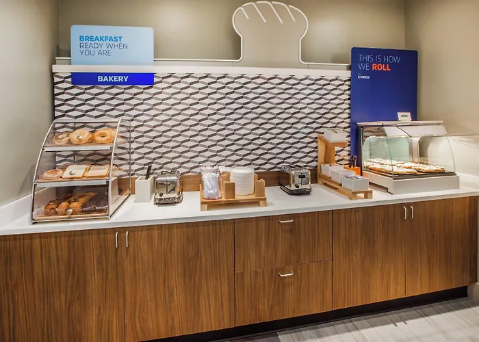Holiday Inn Express & Suites - Commerce By Ihg