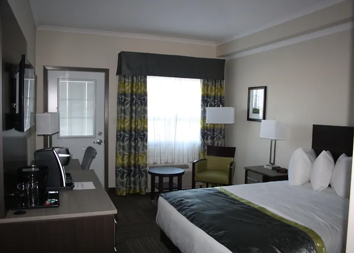 Crossroads Inn & Suites