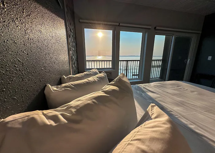 Terrace Bay Hotel - Lakefront