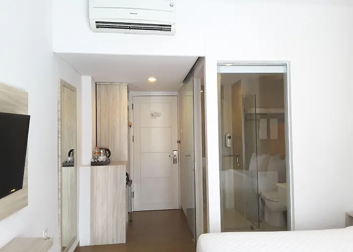 Front One Akshaya Hotel Karawang
