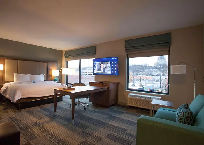 Hampton Inn & Suites St. Paul Downtown
