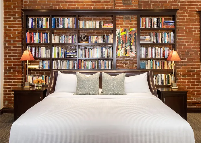 Retro Suites Hotel