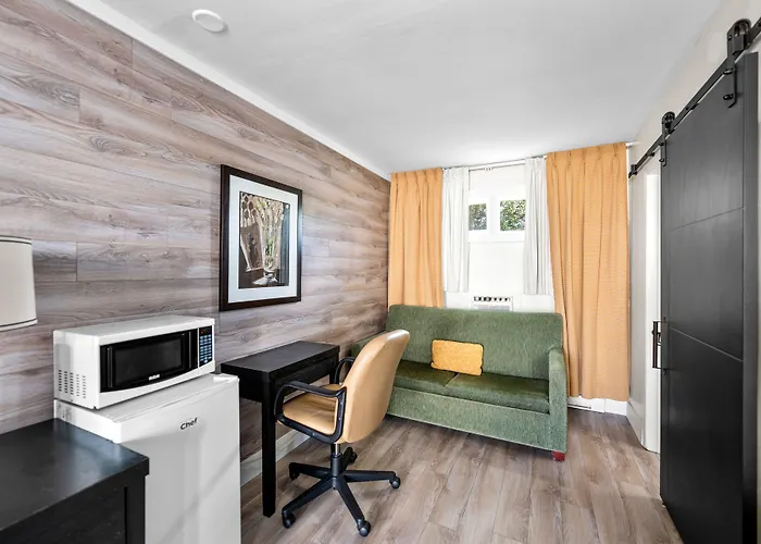 Shores Inn & Hotel