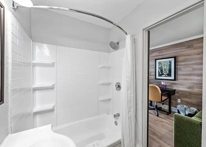 Shores Inn & Hotel