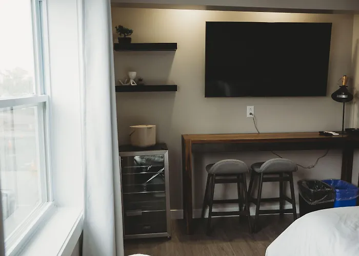 Riverside Suites