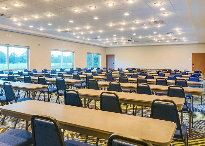 Holiday Inn Express & Suites Russellville By Ihg