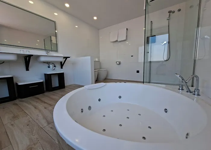 Hotel 153