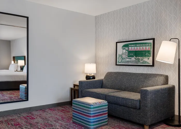 Home2 Suites By Hilton Milwaukee Brookfield