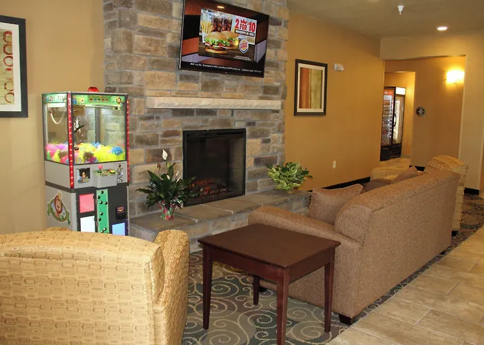 Cobblestone Hotel & Suites - Devils Lake