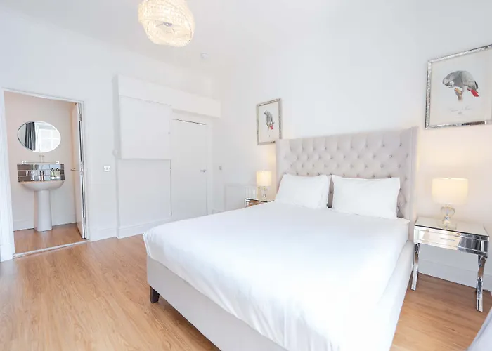 Edinburgh Castle Apartments
