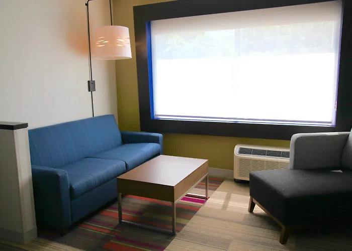 Holiday Inn Express & Suites Oswego By Ihg