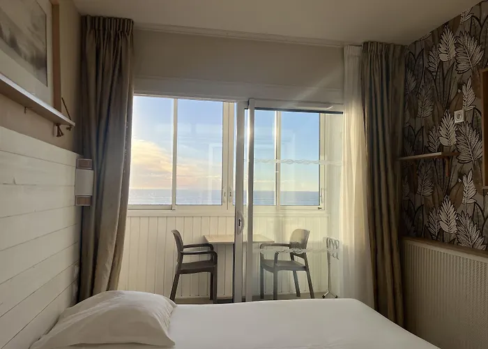 Hôtel Le Rivage vue sur mer - LOGIS - Châtelaillon-plage