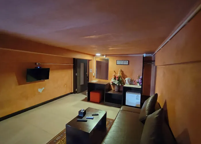 Retro Box Hotel Chumphon