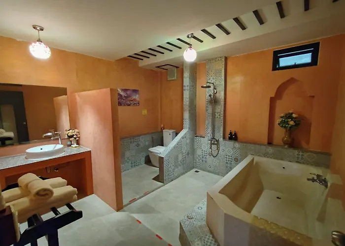 Retro Box Hotel Chumphon