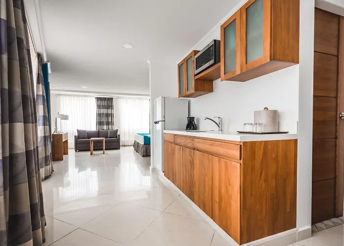 Majestic City Suites & Beach Hotel