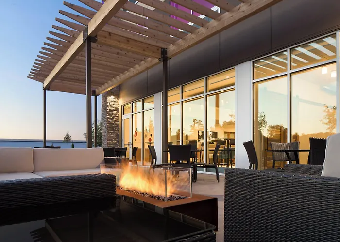 Holiday Inn Express & Suites Duluth North - Miller Hill By Ihg