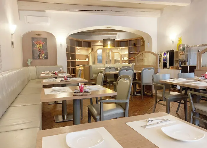 Brit Hotel Confort Le Revest Sainte-Maxime