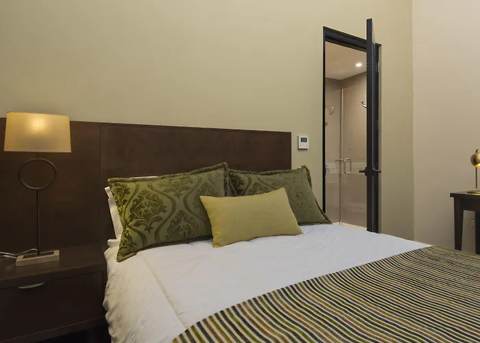 Decanter Hotel