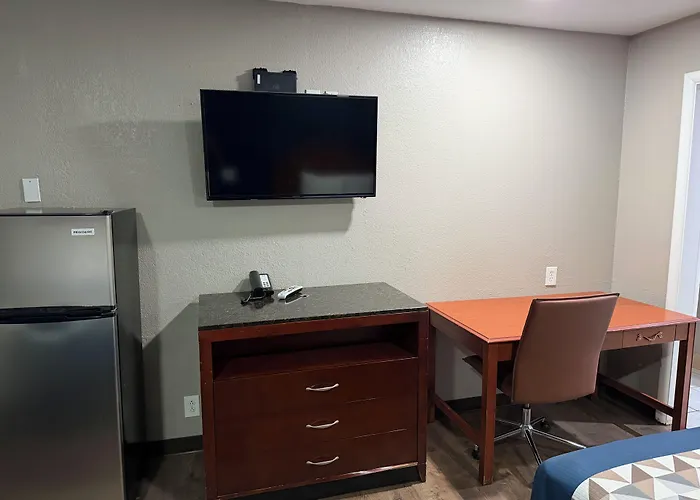 Rodeway Inn & Suites