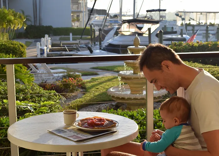 Cove Inn On Naples Bay