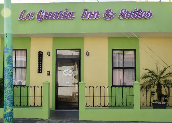 Hotel La Guaria Inn & Suites