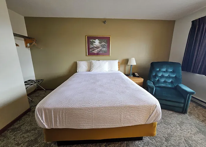Budget Host Inn & Suites
