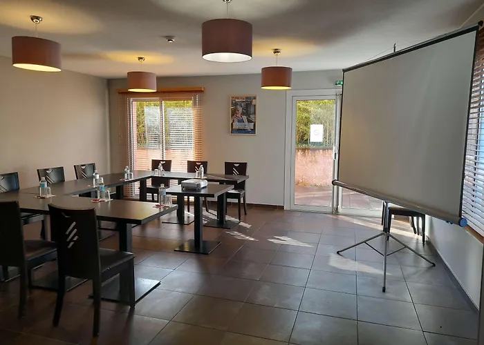 Brit Hotel Confort Montauban