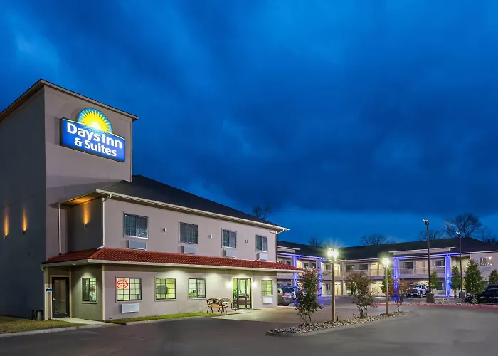 Days Inn & Suites By Wyndham Madisonville