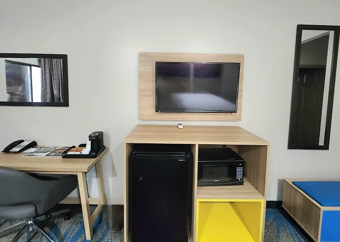 Days Inn & Suites By Wyndham Katy