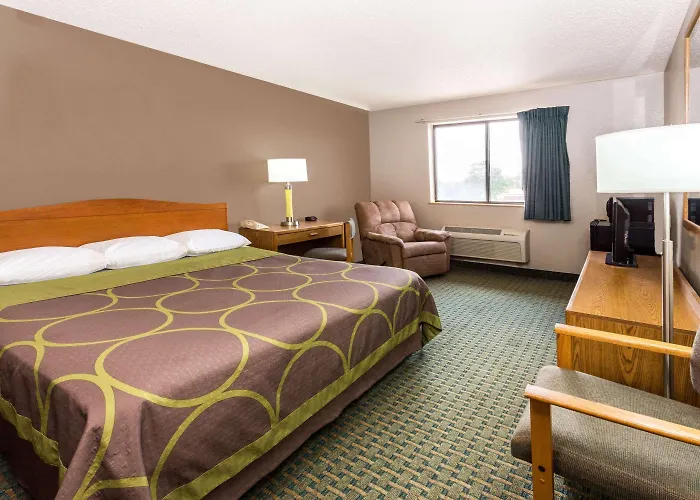 Super 8 By Wyndham St. Charles
