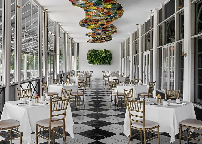 The Drake Oak Brook, Autograph Collection