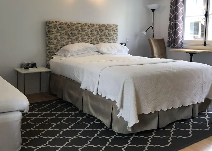Au Petit Hotel