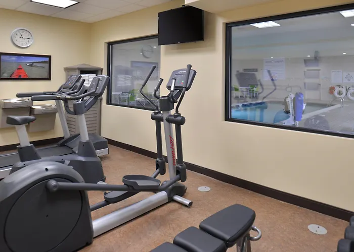 Holiday Inn Express & Suites Dearborn Sw - Detroit Area By Ihg