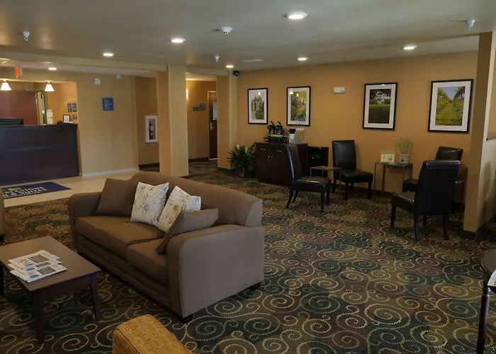 Cobblestone Inn & Suites-Winterset