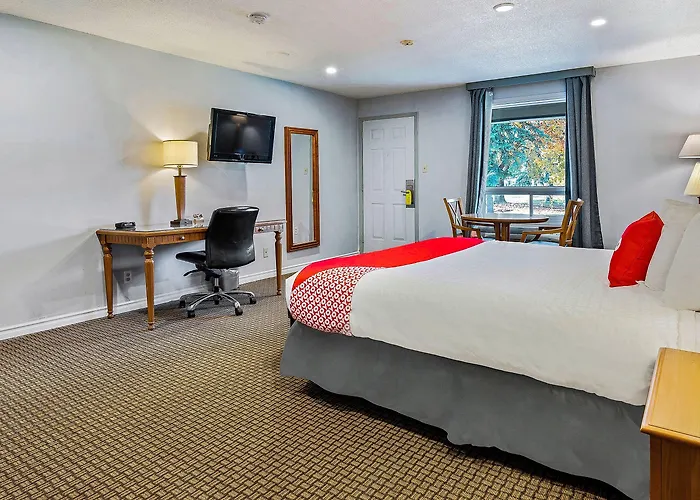 First Canada Hotel Cornwall Hwy 401 On