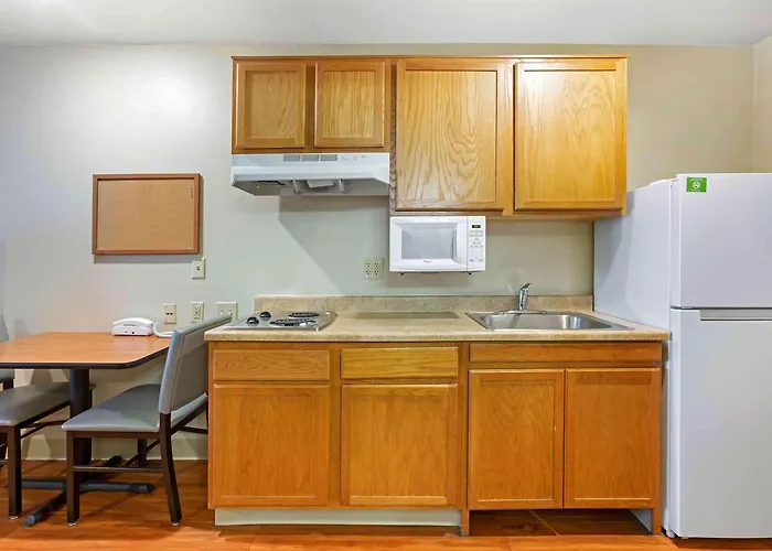 Extended Stay America Select Suites - Kansas City - Stadium