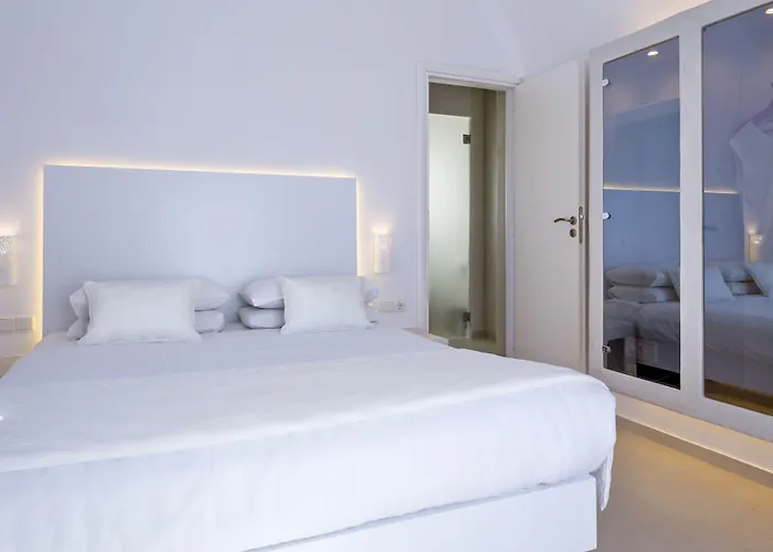 Art Hotel Santorini (Adults Only)