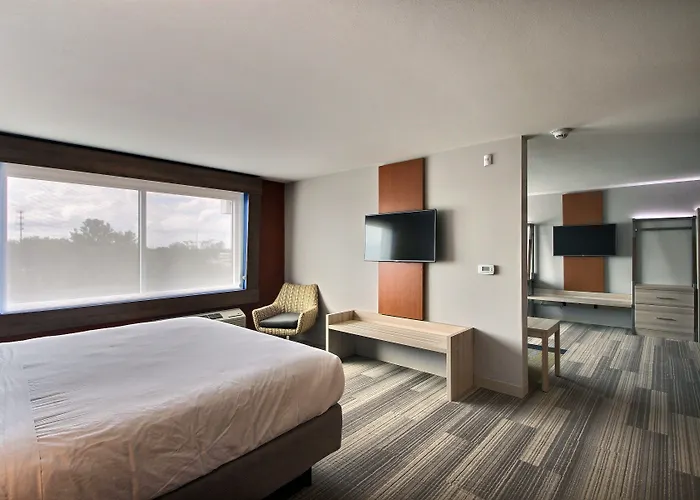 Holiday Inn Express & Suites Fond Du Lac By Ihg
