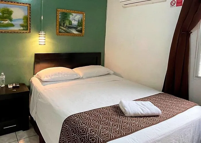Hotel Tazumal House