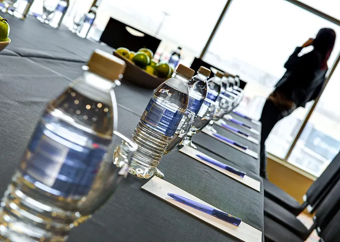 Applause Hotel Calgary Airport By Clique