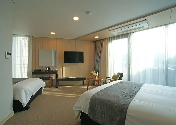 I-Jin Hotel
