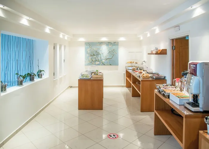 Hiona Holiday Hotel
