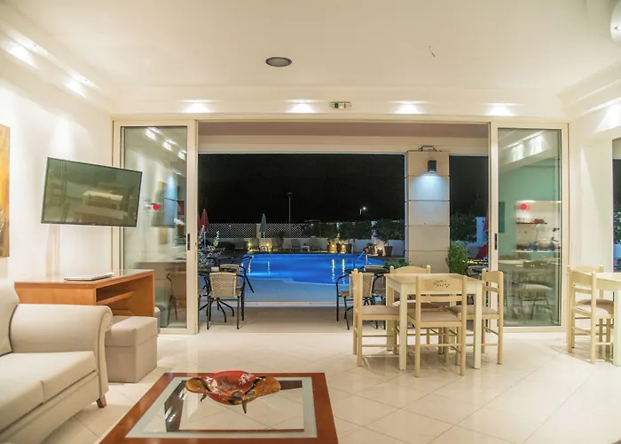 Hiona Holiday Hotel